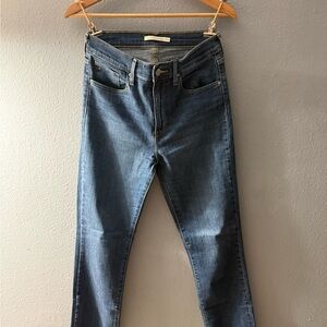 Levi's Jeans in Medium Blue Wash